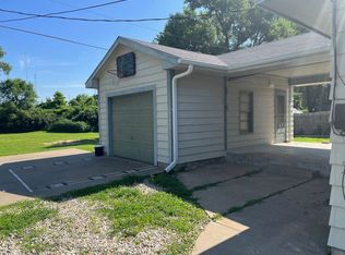 6346 SW 10th Ave, Topeka, KS 66615