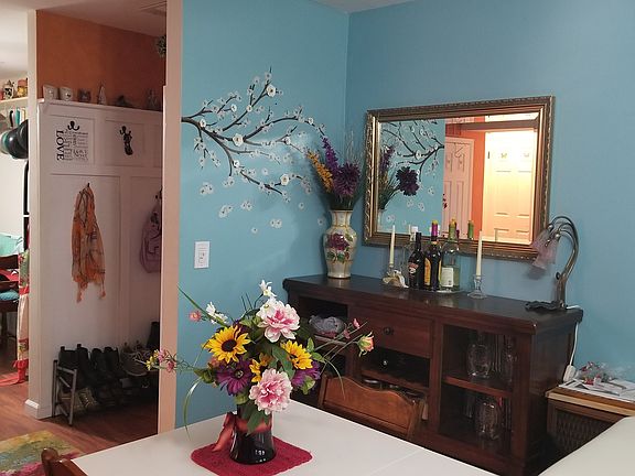 Living Room/Entry