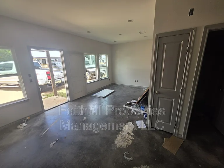 405 N Logan Ln #A — Photo 6