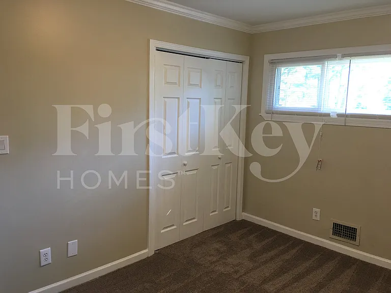 3393 Woods Dr — Photo 12