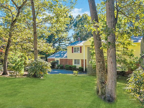 4th image of 8 Chablis Drive
