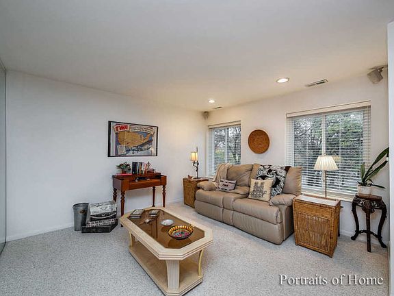3rd image of 120 Lakeview Dr APT 410