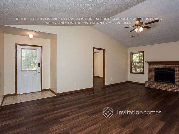 2nd image of 608 Windsor Dr SE