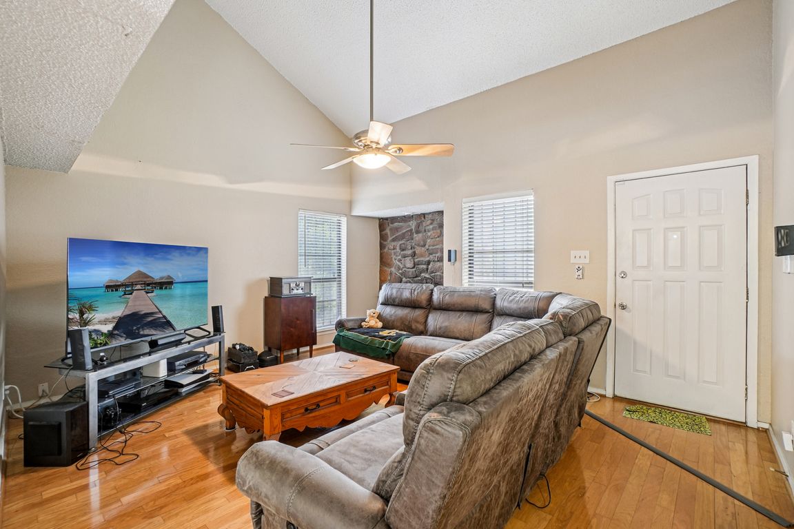 Gailbrook Ln-2406-007.jpg