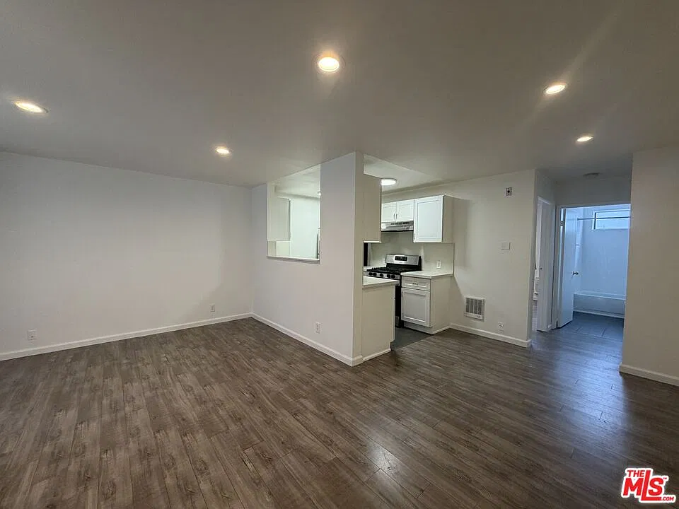 1 bed, 1.0 bath, $1,800 — Photo 4