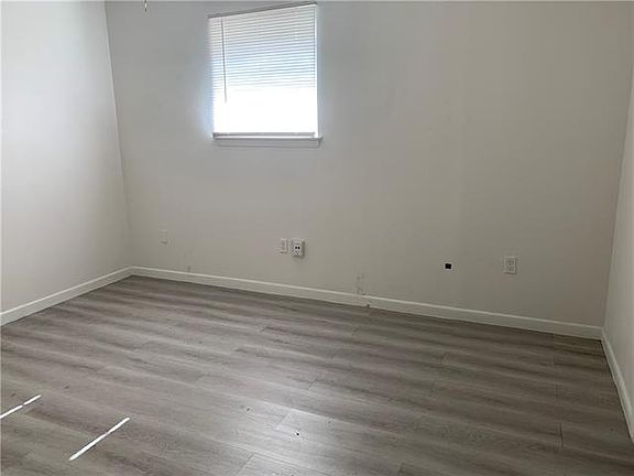 5th image of 1008 Carrollton Ave