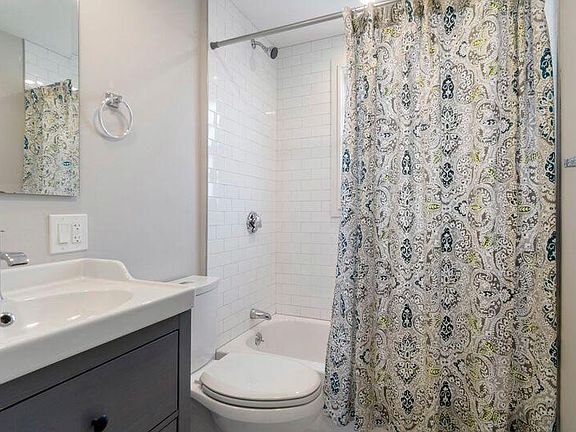 4th image of 32 Deer Cove St