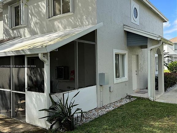 4th image of 1150 SW 44th Ave