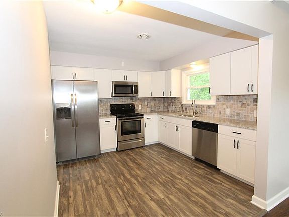 5th image of 2994 Pleasant St