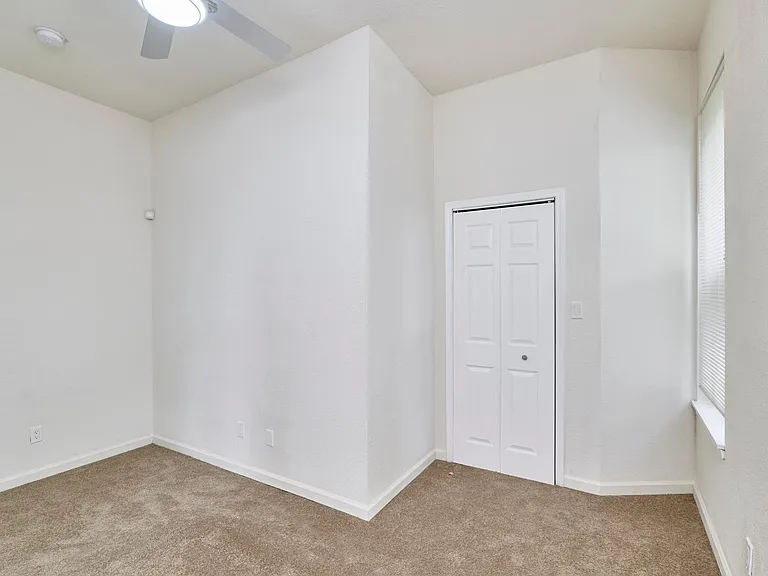 1421 N Park Pl — Photo 29