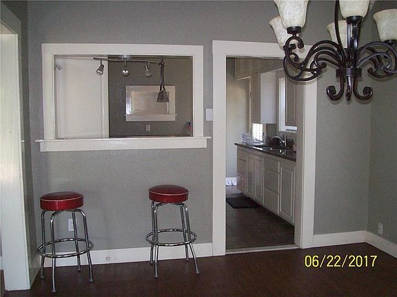 5th image of 1042 Marshall St