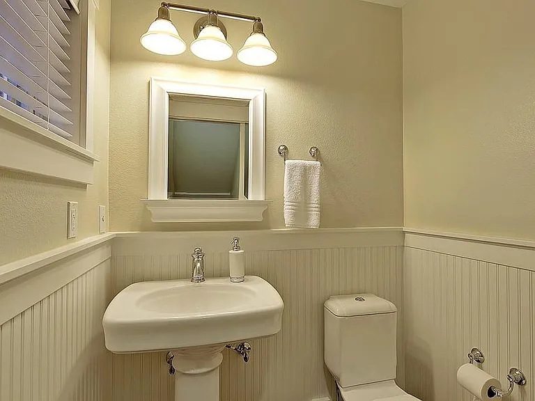 8010 Ashworth Ave N — Photo 14