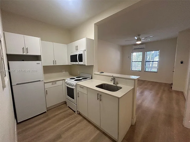 2000 Monroe St #9 — Photo 5