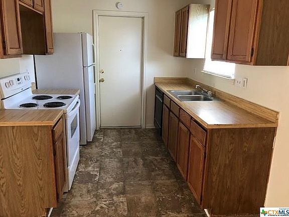 2nd image of 2606 Hemlock Dr