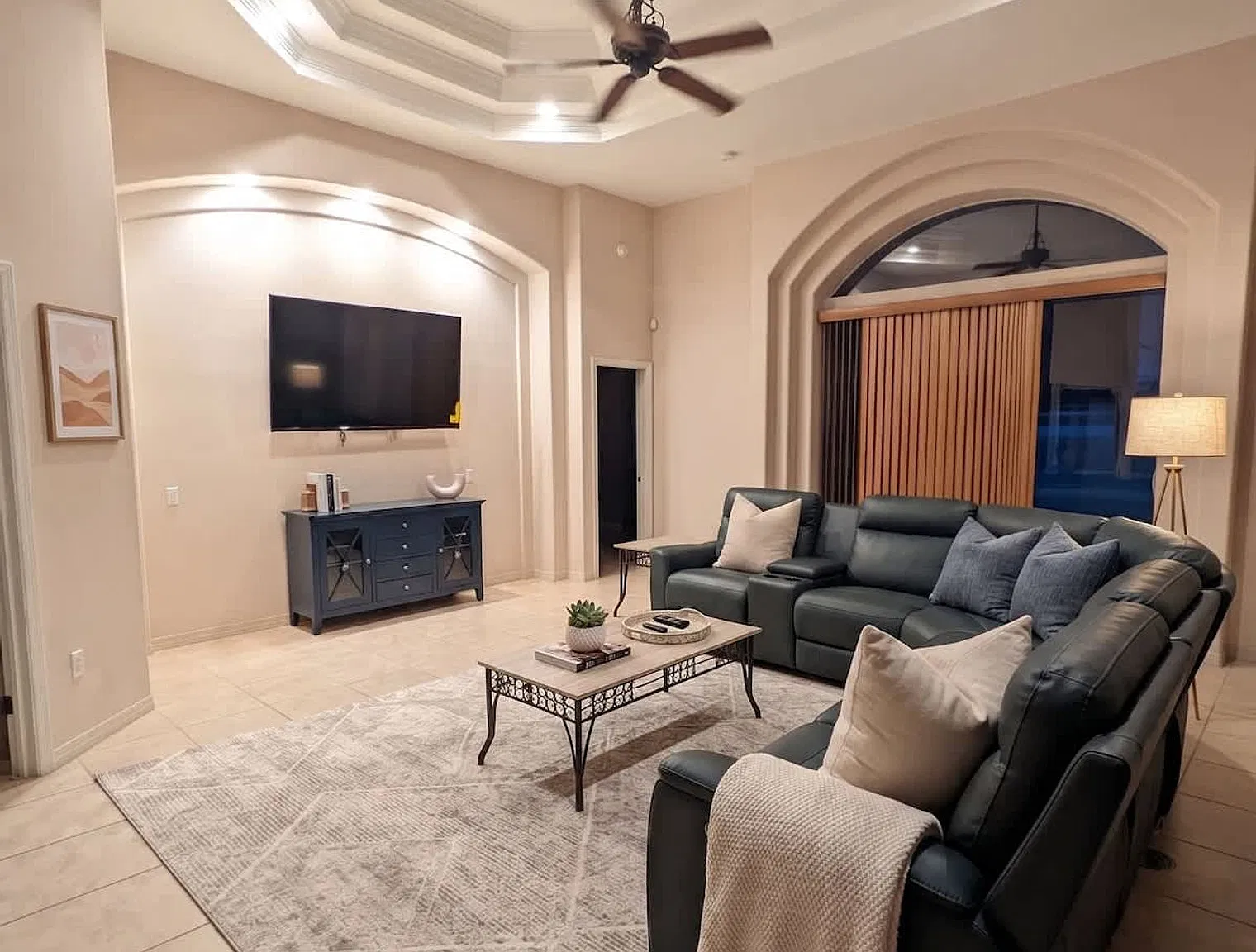 4 bed, 2.0 bath, $7,326 — Photo 2
