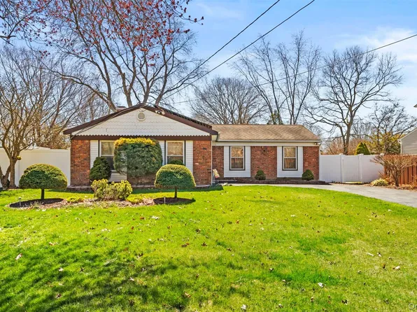 20 Beacon Street, Shirley, NY 11967