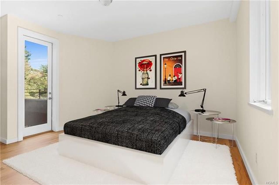 5 Bed 5 Bath Property, New York • 3,584 Sq Ft