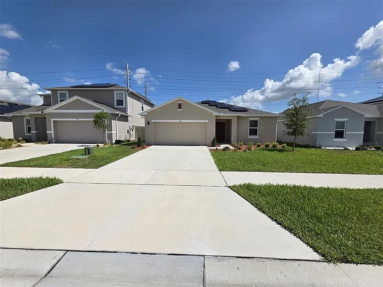 559 Wayland Dr — Photo 2