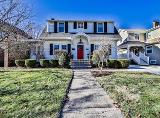 298 Northwood Rd, Riverside, IL 60546