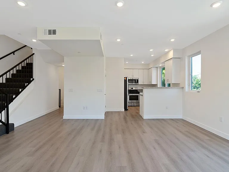 14228 Delano St #0 — Photo 2