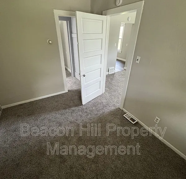 5911 Lansing Ave — Photo 4