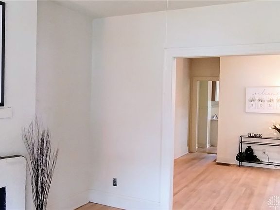 3rd image of 19 Niagara Ave