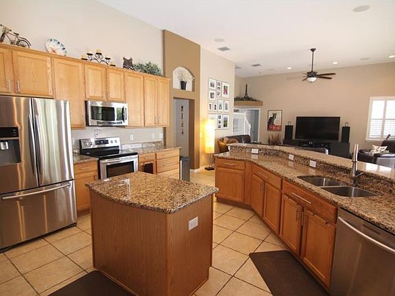 4th image of 19112 Larchmont Dr