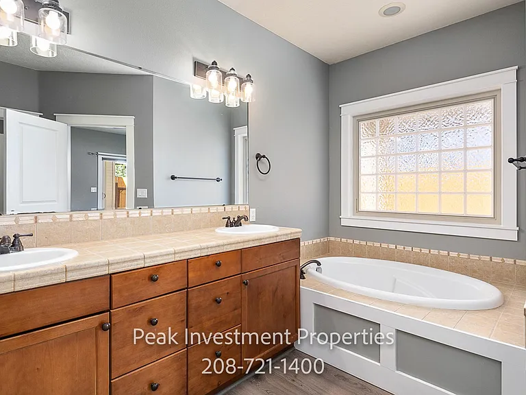 4721 S Silvermaple Ave — Photo 14