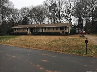 1322 Manchester Ln, Charlotte, NC 28227