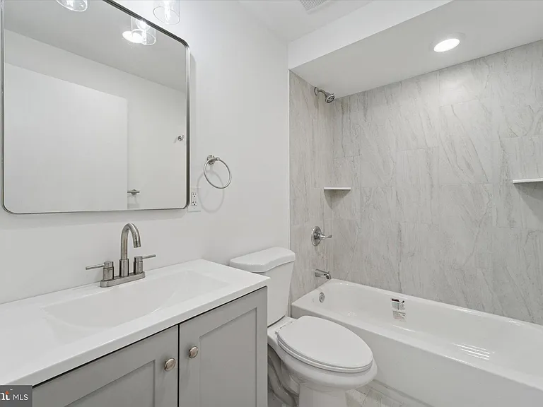 812 W Roosevelt Blvd #6 — Photo 5