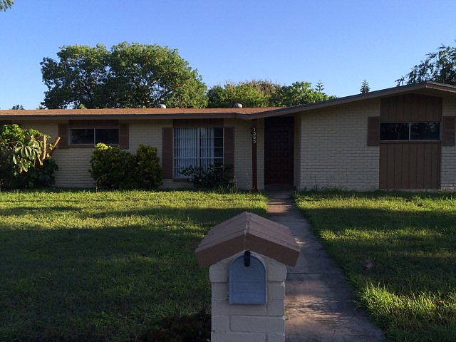 1st image of 1565 Mockingbird Ln