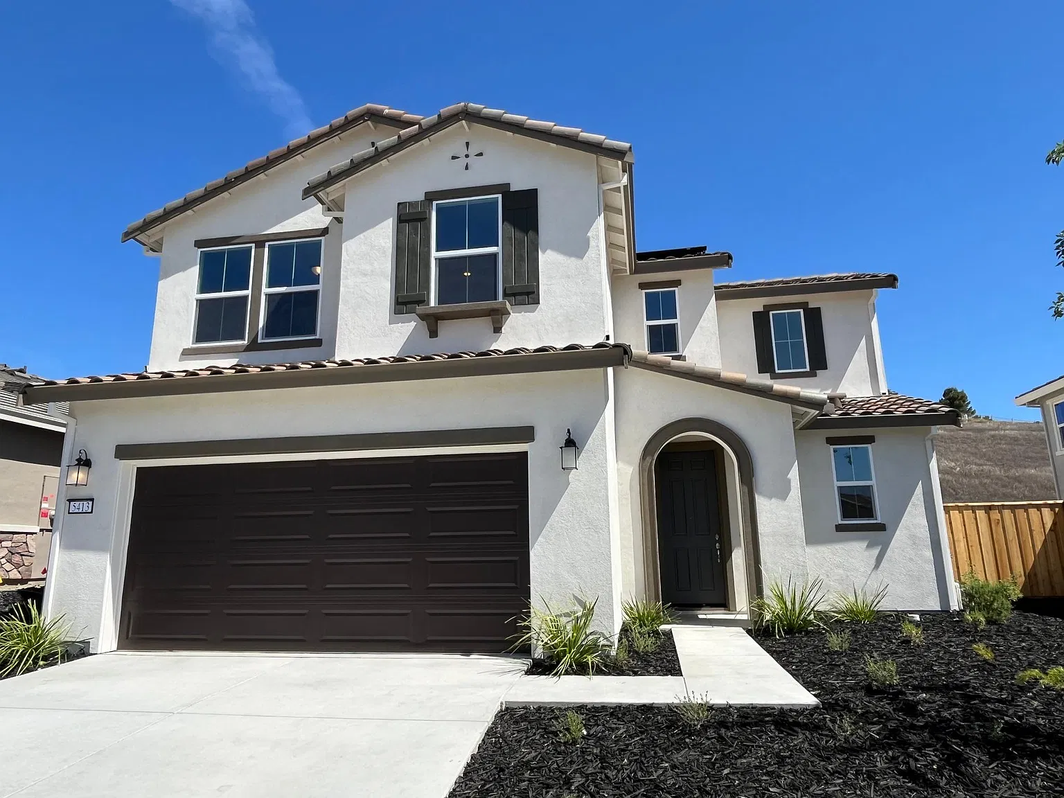 3 bed, 2.5 bath, 1861 sqft, $3,800 — Photo 2