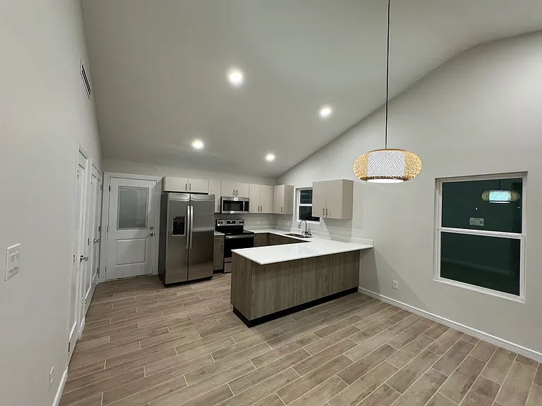 1408 E Iris Ave #3 — Photo 2