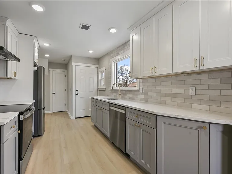 143 Johnston Ave — Photo 20