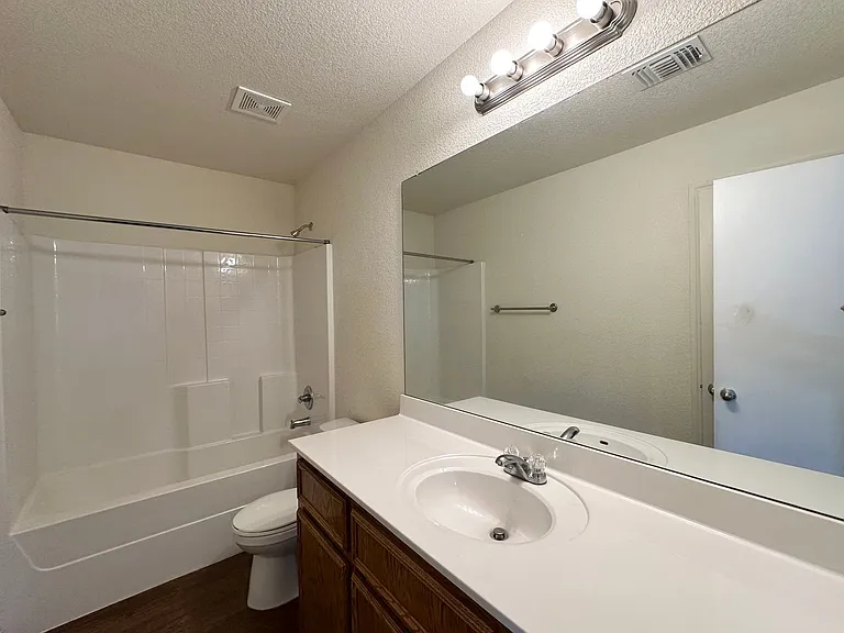901 Lasso Dr — Photo 42