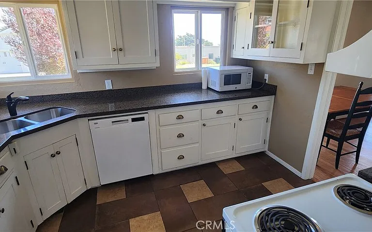 265 Chatham Ln — Photo 8