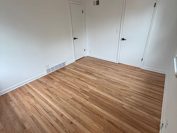 4th image of 3524 Dewey Ave #3
