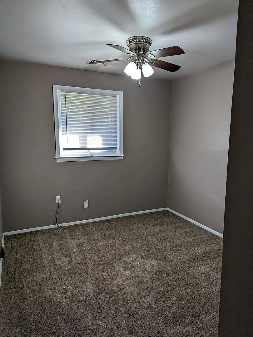 Cute 3 bedroom 1.5 bath with patio — Photo 4