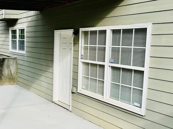 4001 Oak Field Dr, Loganville, GA 30052