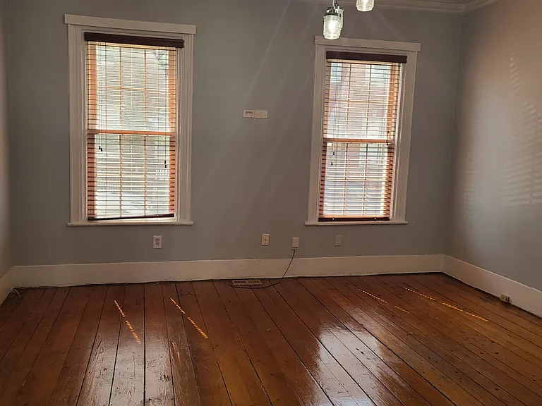 216 W 9th St #1 — Photo 11