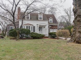 7 Brown Rd, Great Neck, NY 11024