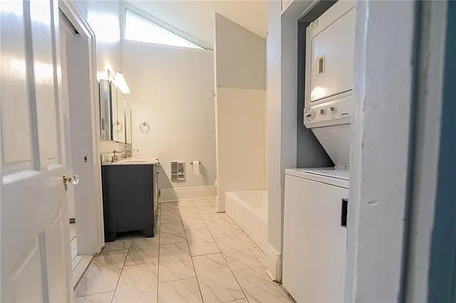 727 Saint Roch Ave — Photo 9