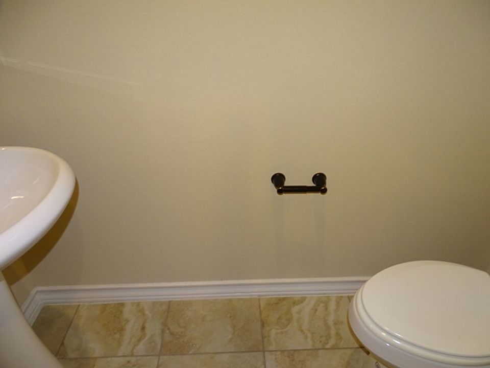 1st image of 7002 Lakeview Dr #101