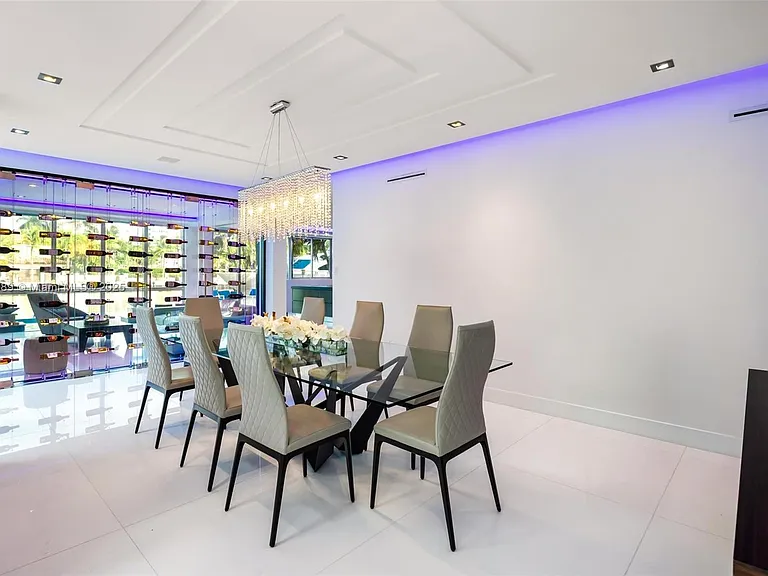 300 Royal Plaza Dr — Photo 17
