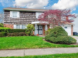 77 Tioga Ave, Atlantic Beach, NY 11509