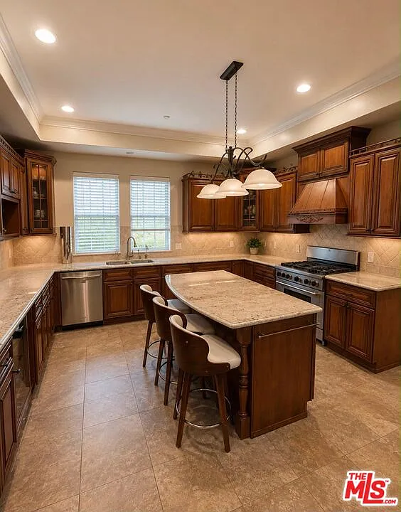 3 bed, 3.0 bath, 2080 sqft, $5,900 — Photo 4