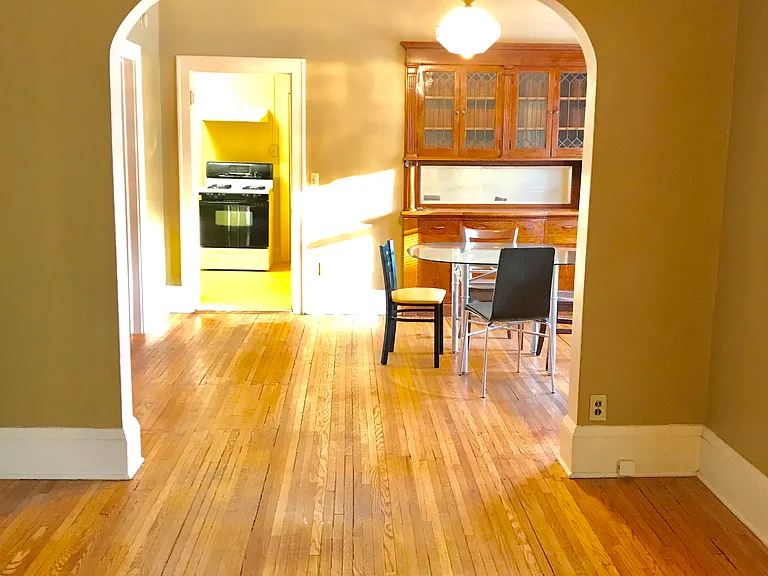 584 Rose Ave E #1 — Photo 10