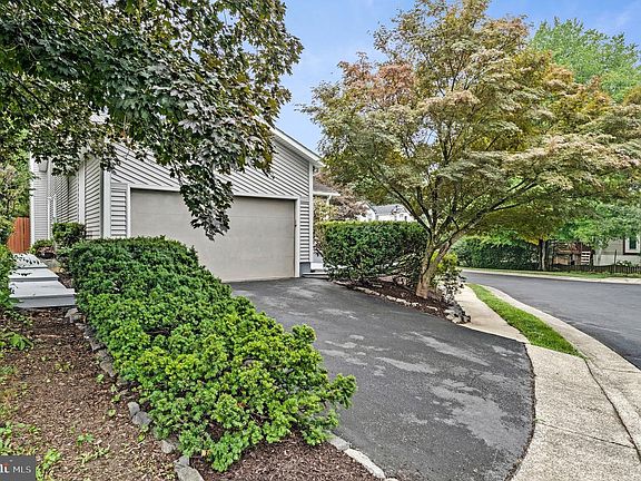 2nd image of 8424 Hollis Ln
