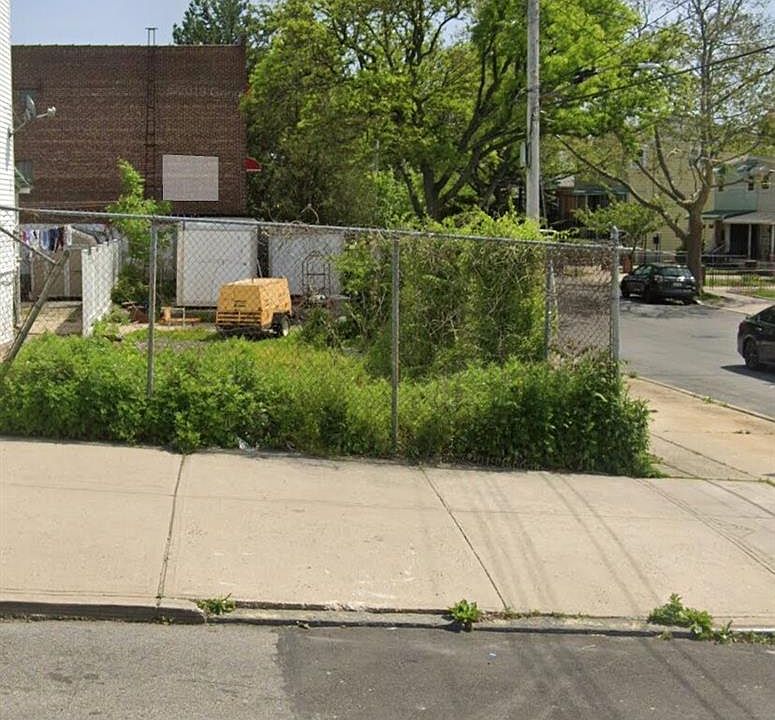 2nd image of 2074 Edenwald Ave