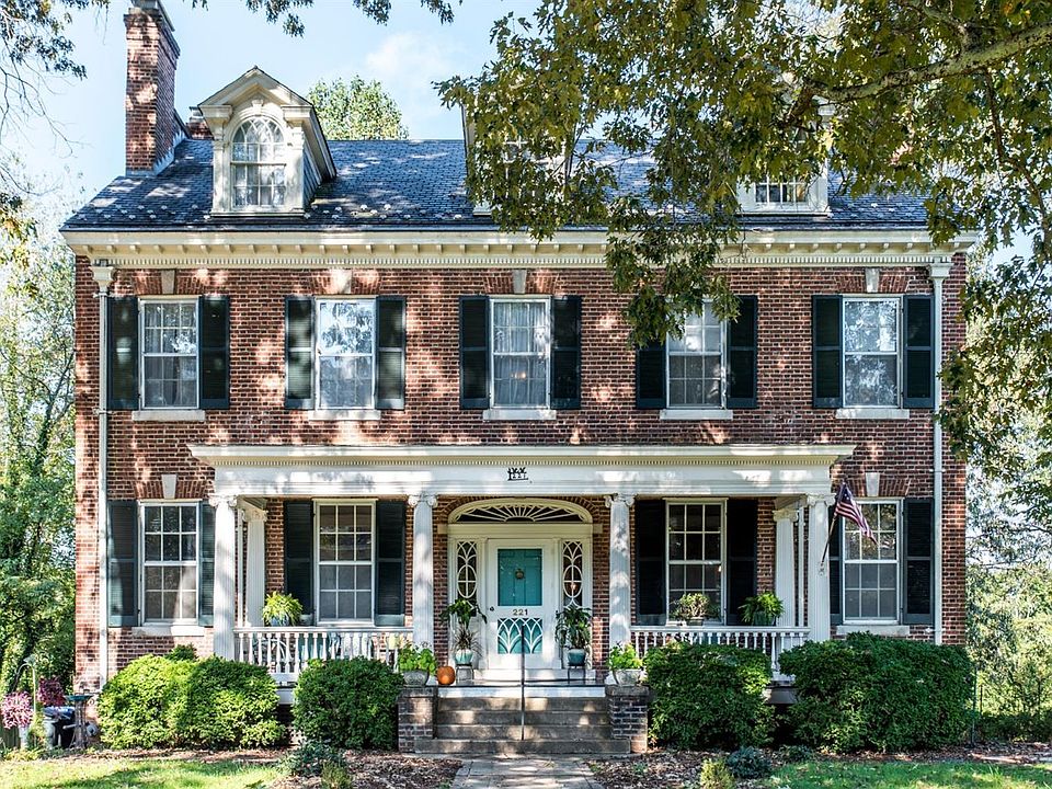 1st image of 221 Woodland Ave